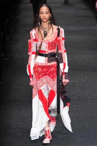 Look 10